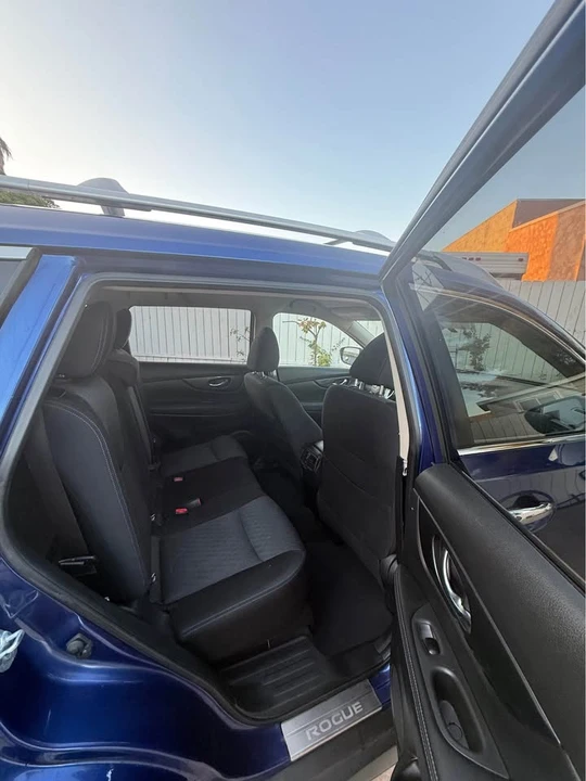 2017 Nissan Rogue - Image 8 of 17