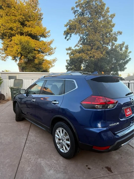 2017 Nissan Rogue - Image 5 of 17