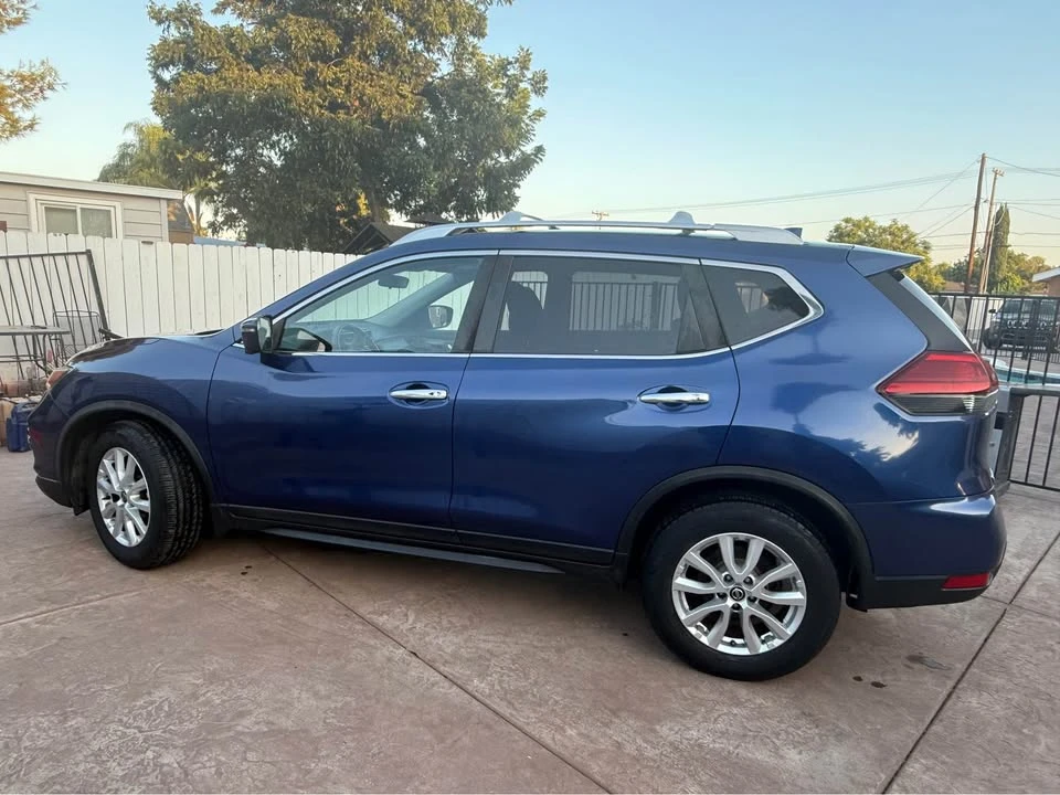 2017 Nissan Rogue - Image 4 of 17