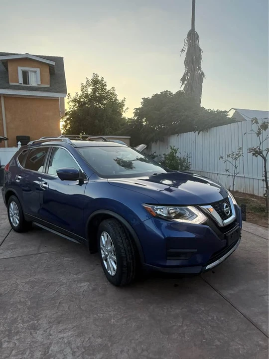2017 Nissan Rogue - Image 16 of 17