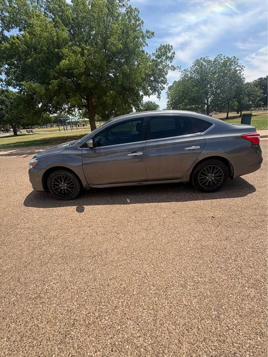 2017 Nissan Sentra 7th Gen - Image 5 of 9
