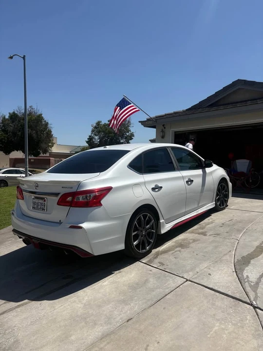 2017 Nissan Sentra 7th Gen - Image 4 of 18