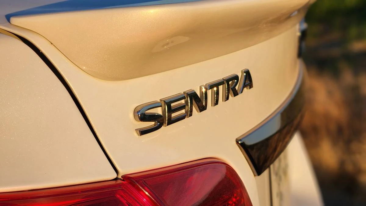 2017 Nissan Sentra 7th Gen - Image 17 of 22