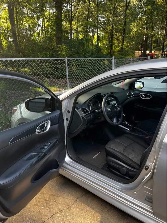 2017 Nissan Sentra 7th Gen - Image 5 of 9