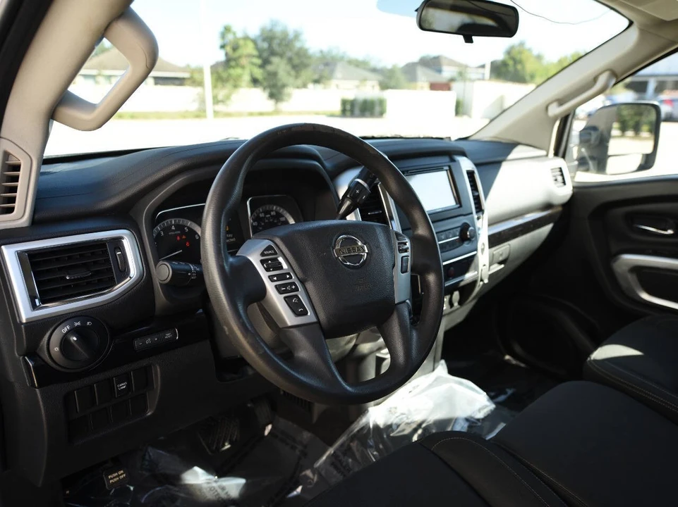 2017 Nissan Titan 2nd Gen - Image 12 of 17