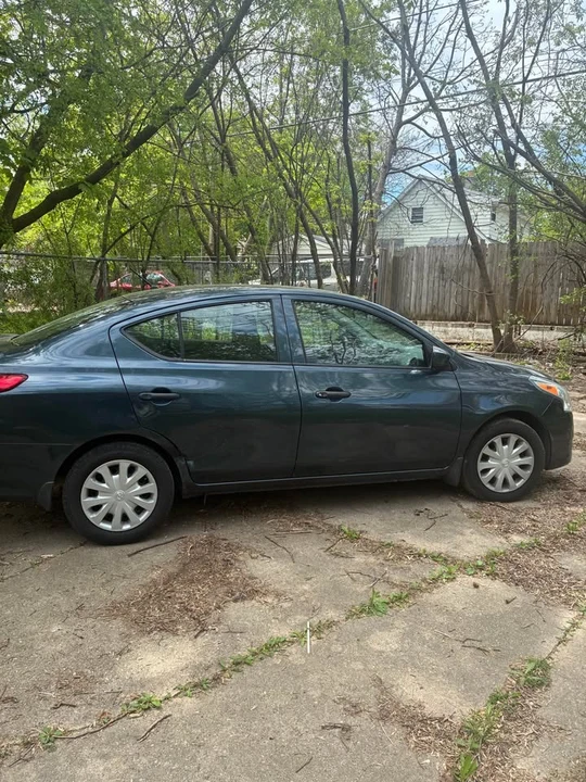 2017 Nissan Versa - Image 4 of 12
