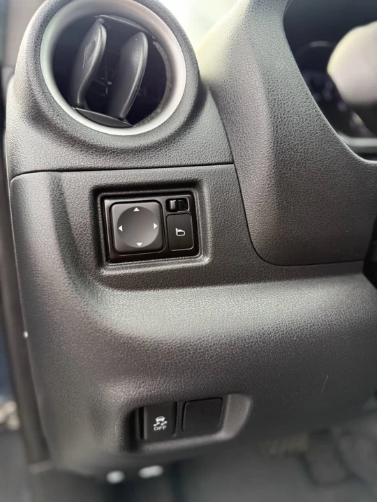2017 Nissan Versa - Image 15 of 21