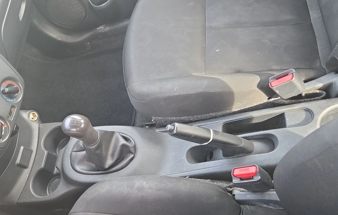 2017 Nissan Versa - Image 7 of 13