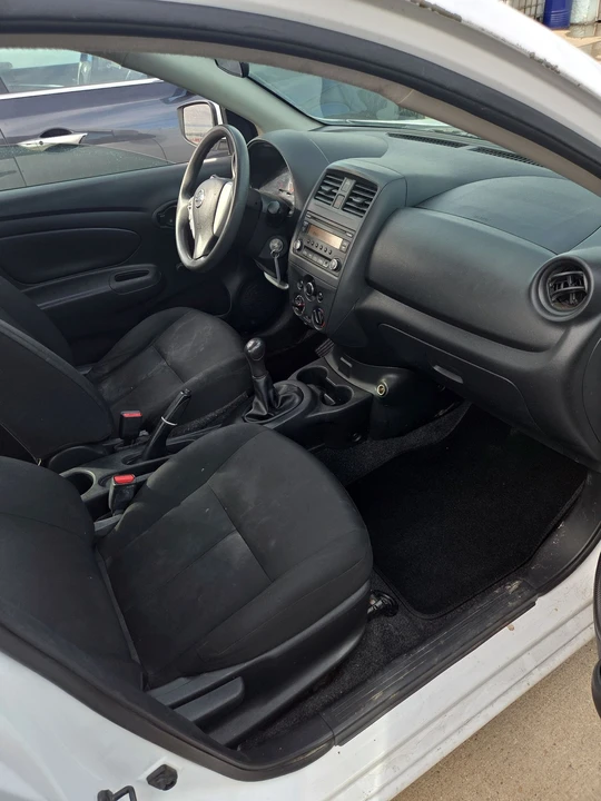 2017 Nissan Versa - Image 10 of 13