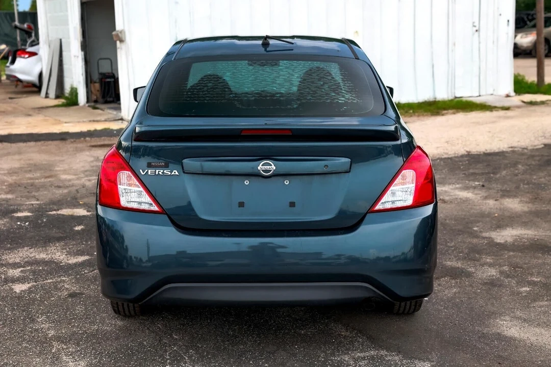 2017 Nissan Versa - Image 9 of 12