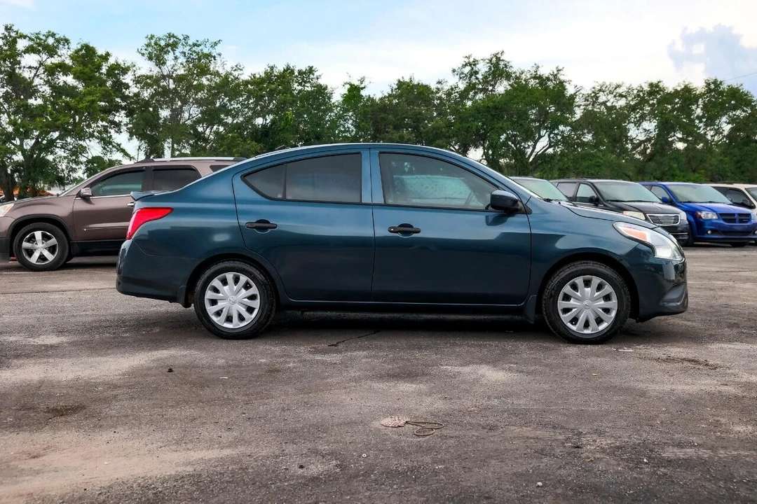 2017 Nissan Versa - Image 13 of 21