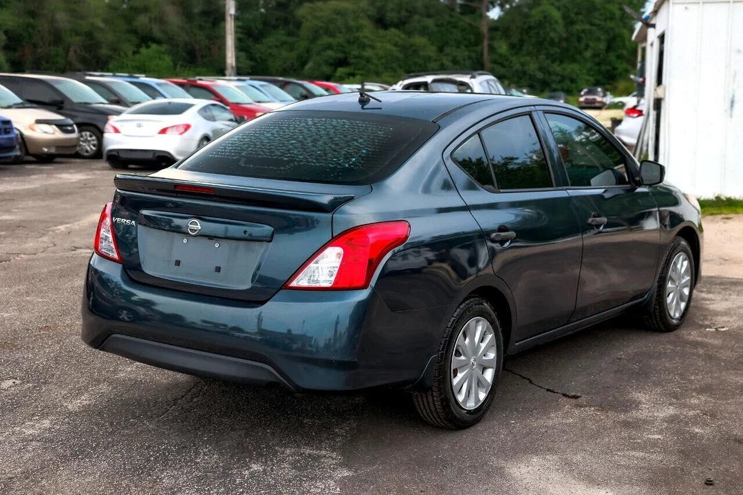 2017 Nissan Versa - Image 11 of 12