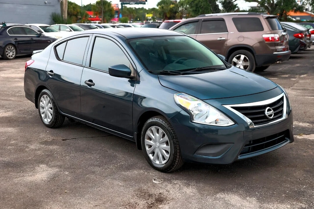 2017 Nissan Versa - Image 15 of 21