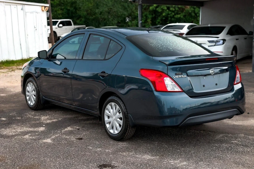 2017 Nissan Versa - Image 5 of 12