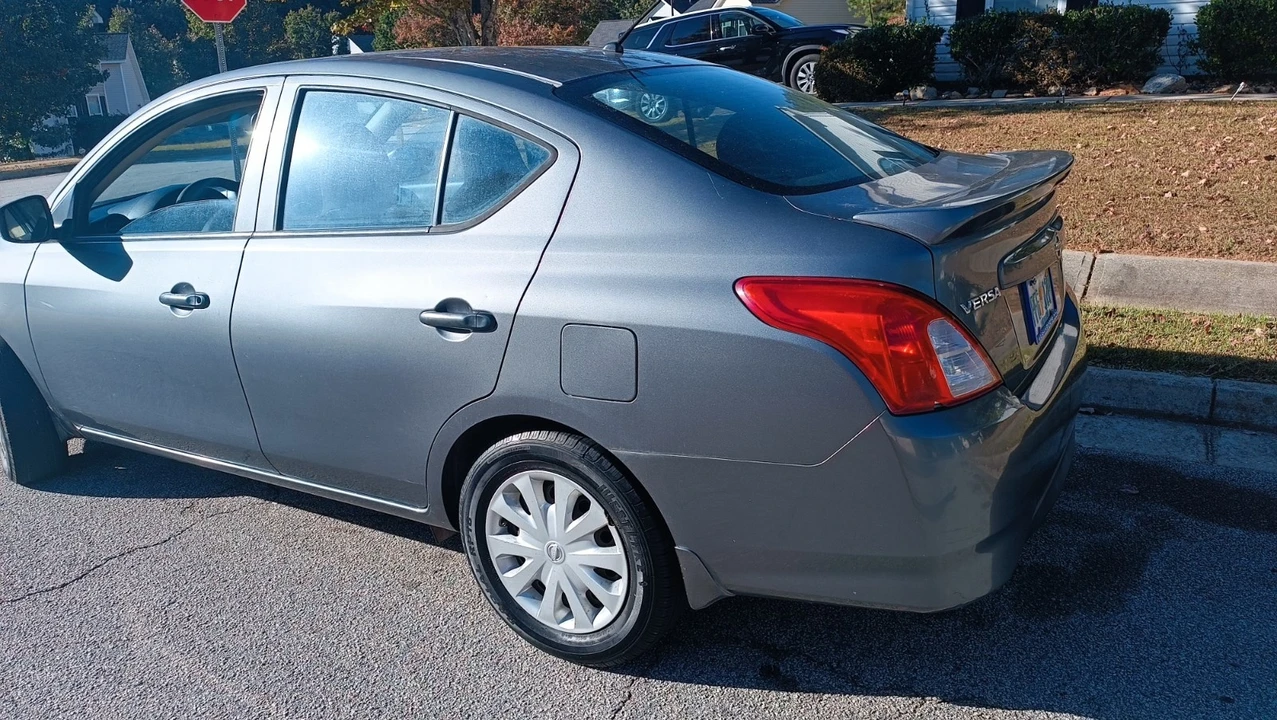 2017 Nissan Versa - Image 4 of 19