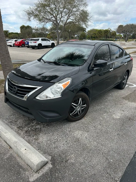 2017 Nissan Versa - Image 4 of 5