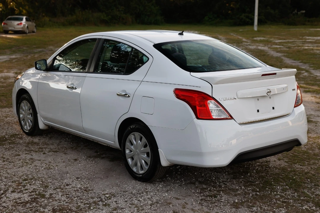 2017 Nissan Versa - Image 5 of 12