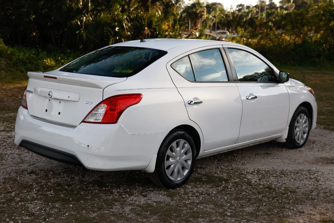2017 Nissan Versa - Image 11 of 12