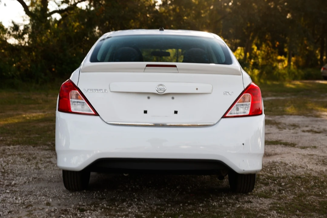 2017 Nissan Versa - Image 7 of 12
