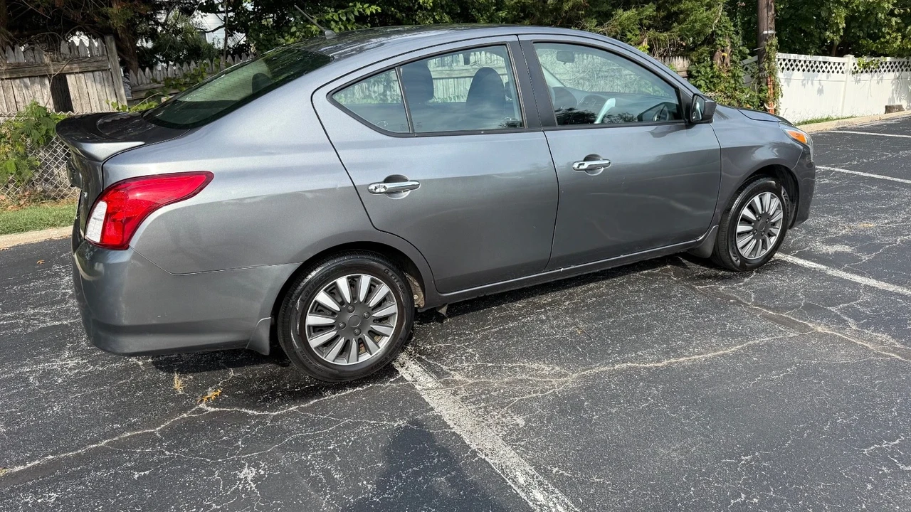 2017 Nissan Versa - Image 5 of 18