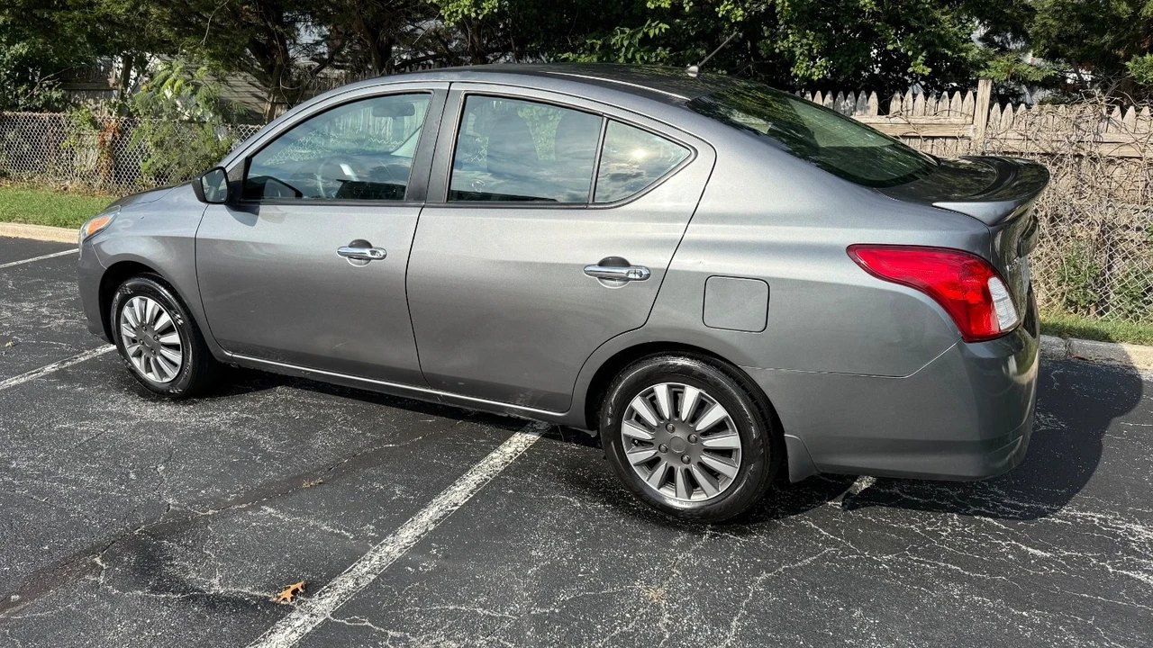 2017 Nissan Versa - Image 10 of 18