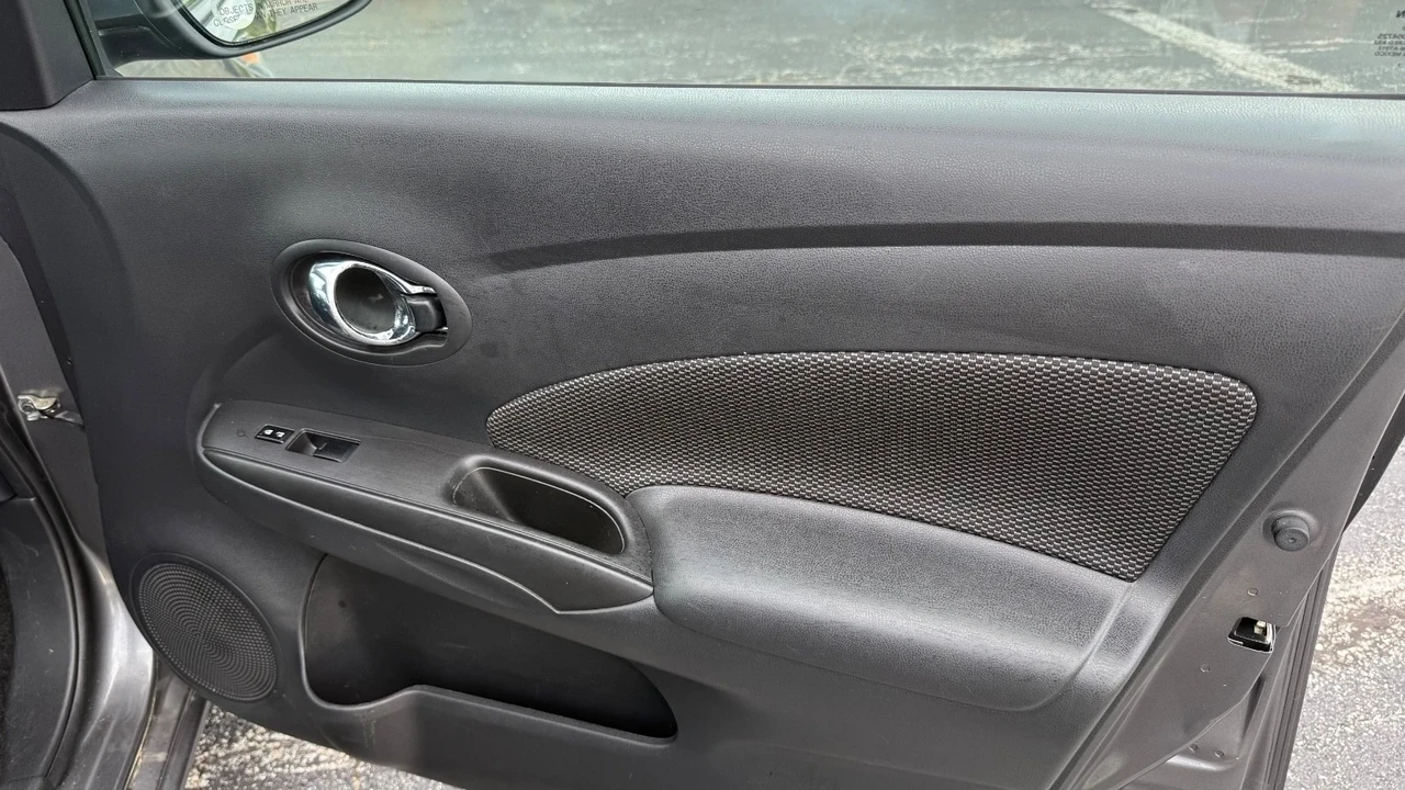 2017 Nissan Versa - Image 17 of 18