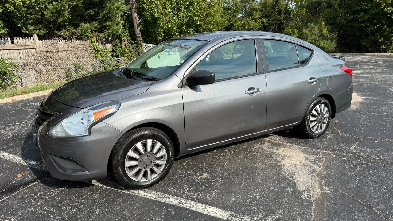 2017 Nissan Versa - Image 11 of 18