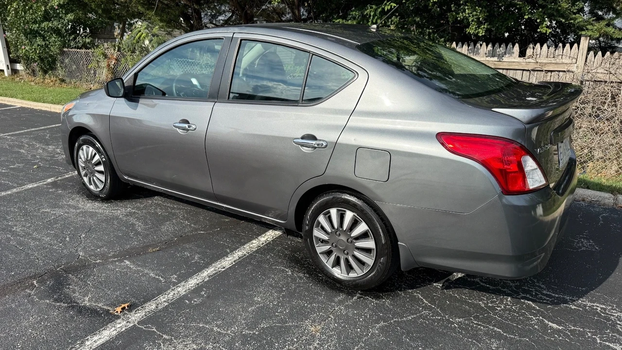 2017 Nissan Versa - Image 13 of 18
