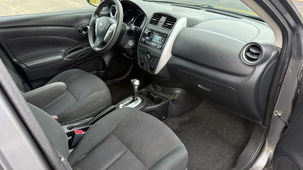 2017 Nissan Versa - Image 15 of 18