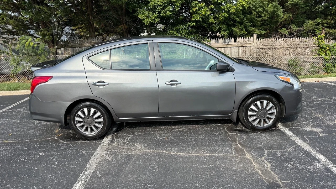 2017 Nissan Versa - Image 4 of 18
