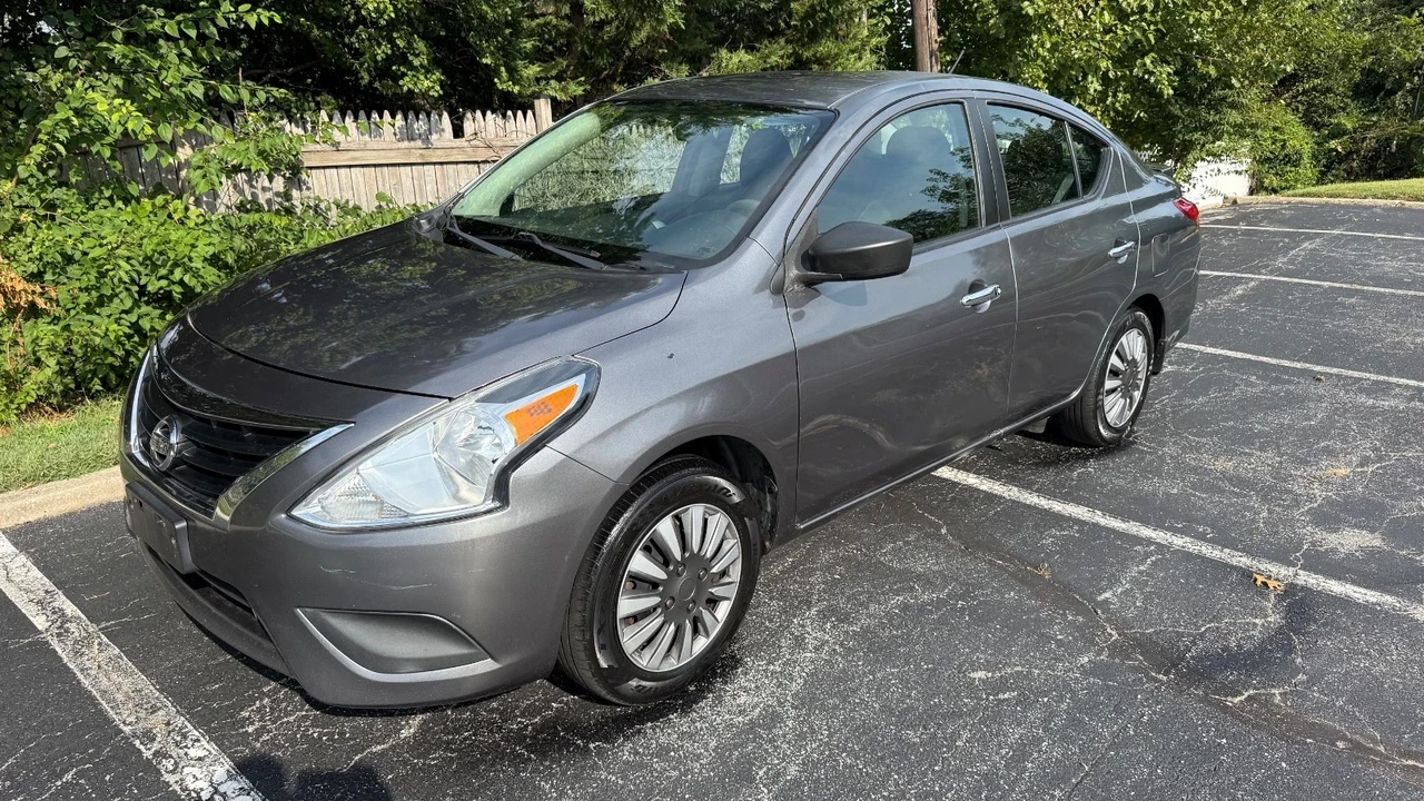 2017 Nissan Versa - Image 9 of 18