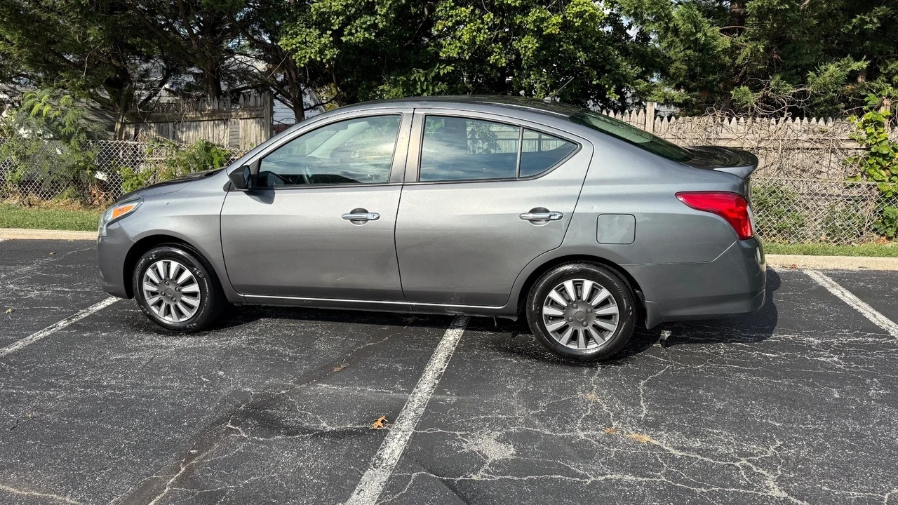 2017 Nissan Versa - Image 12 of 18