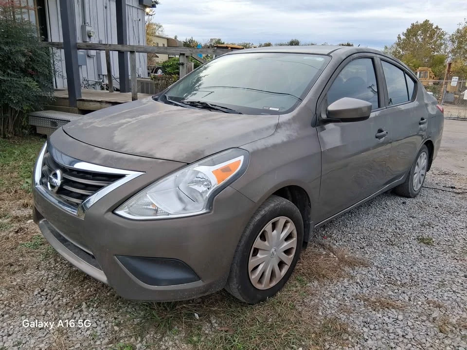 2017 Nissan Versa - Image 2 of 9
