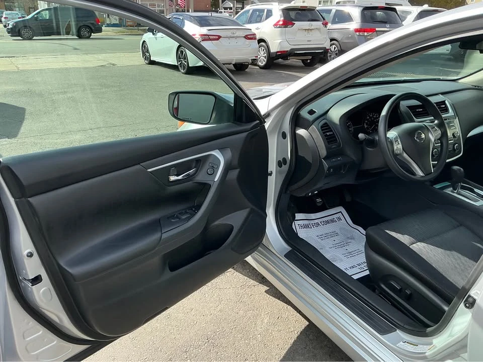 2017 Nissan Altima 5th Gen - Image 5 of 15