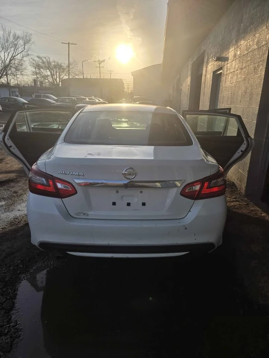 2017 Nissan Altima 5th Gen - Image 5 of 20