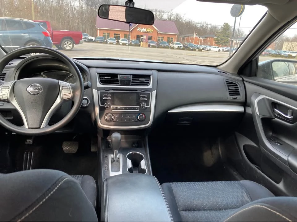 2017 Nissan Altima 5th Gen - Image 5 of 5