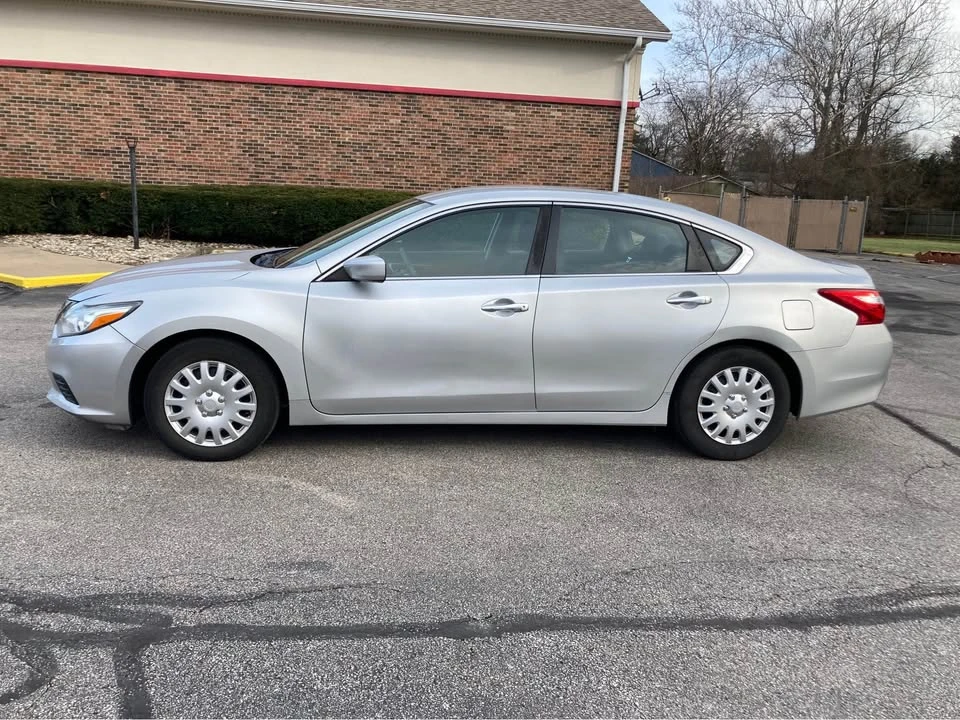 2017 Nissan Altima 5th Gen - Image 2 of 5