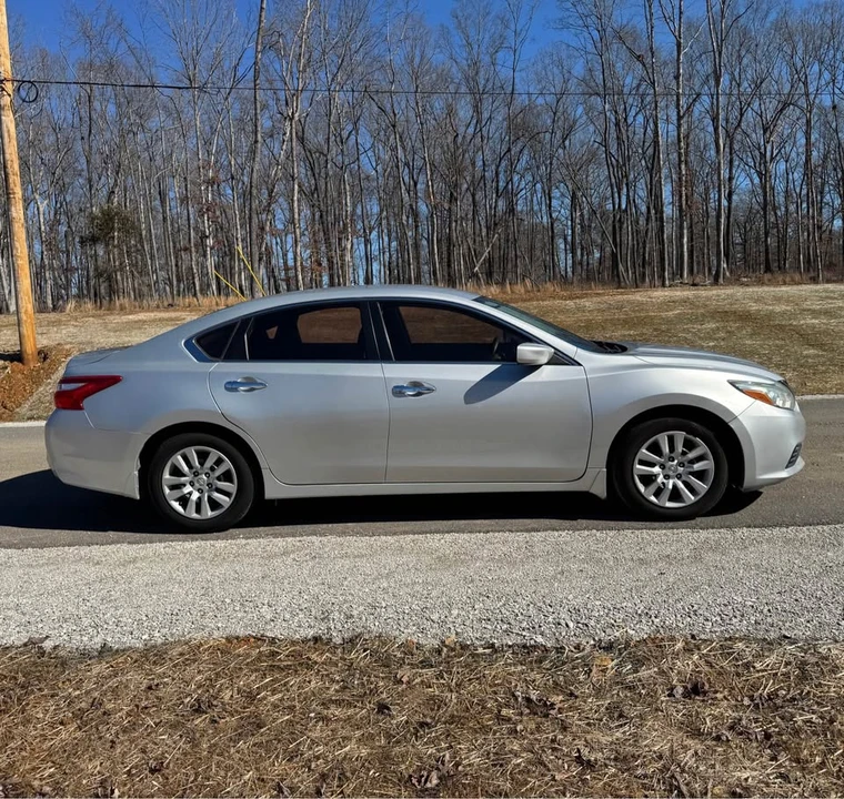 2017 Nissan Altima 5th Gen - Image 4 of 10