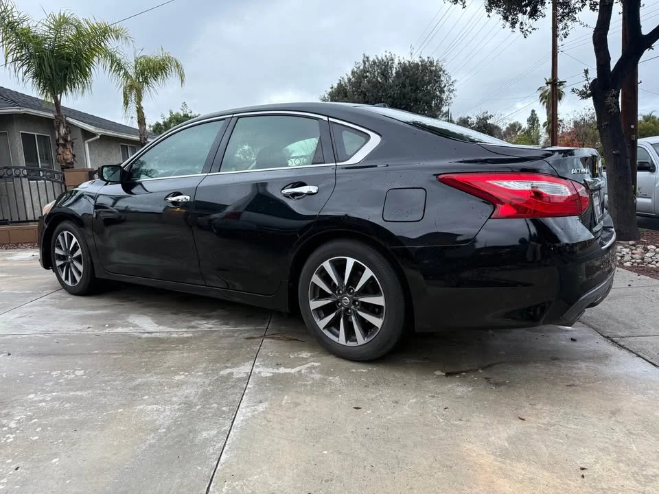 2017 Nissan Altima 5th Gen - Image 3 of 10