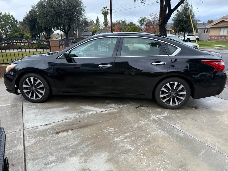 2017 Nissan Altima 5th Gen - Image 2 of 10
