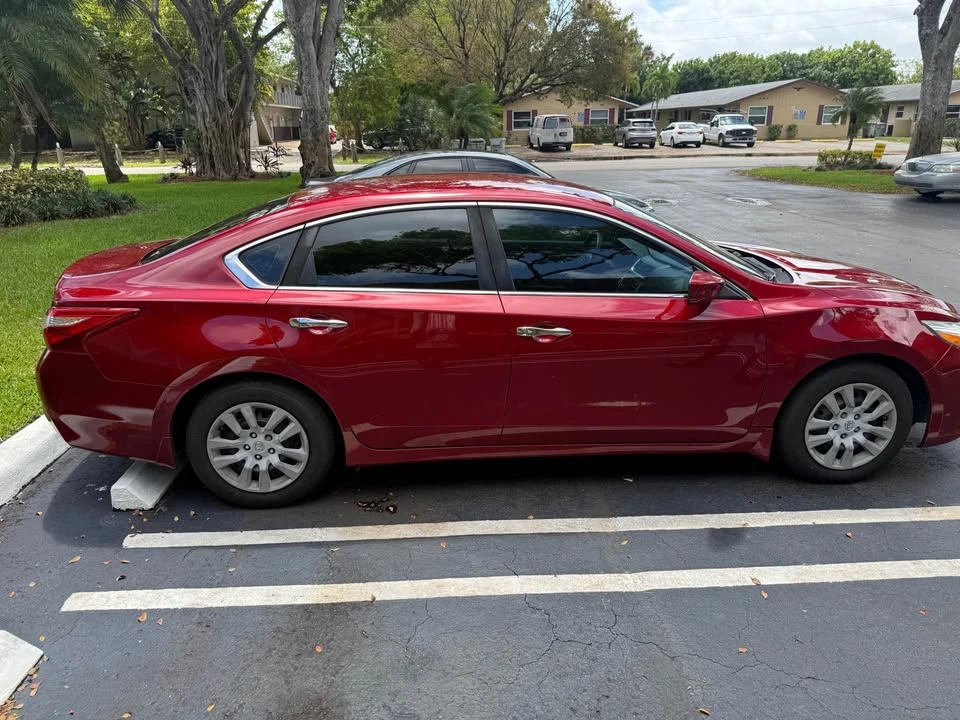 2017 Nissan Altima 5th Gen - Image 5 of 10