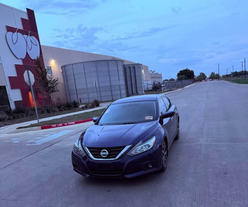 2017 Nissan Altima 5th Gen - Image 2 of 13