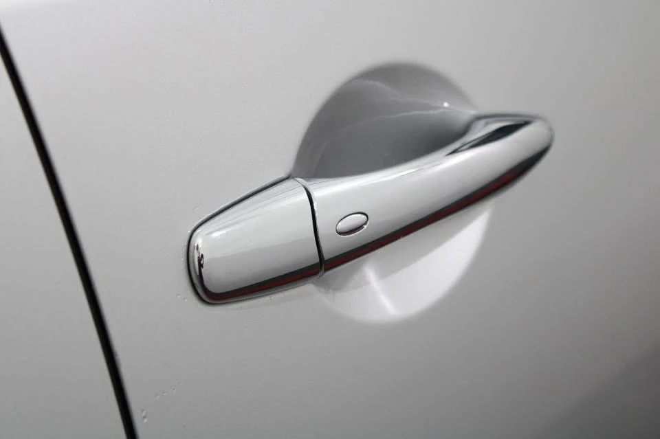 2017 Nissan Armada - Image 9 of 18