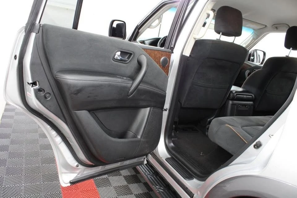 2017 Nissan Armada - Image 14 of 18