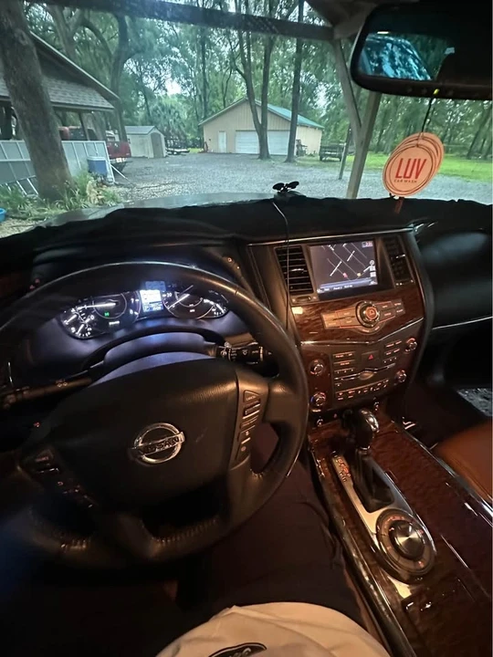 2017 Nissan Armada - Image 11 of 11