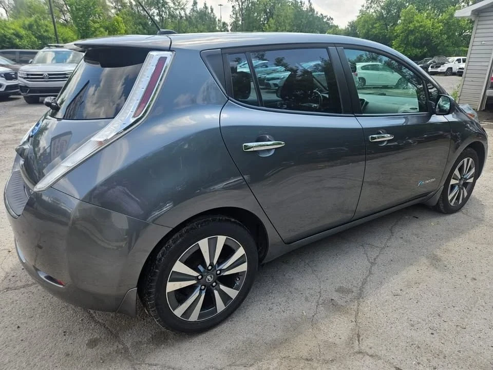 2017 Nissan Leaf - Image 7 of 18