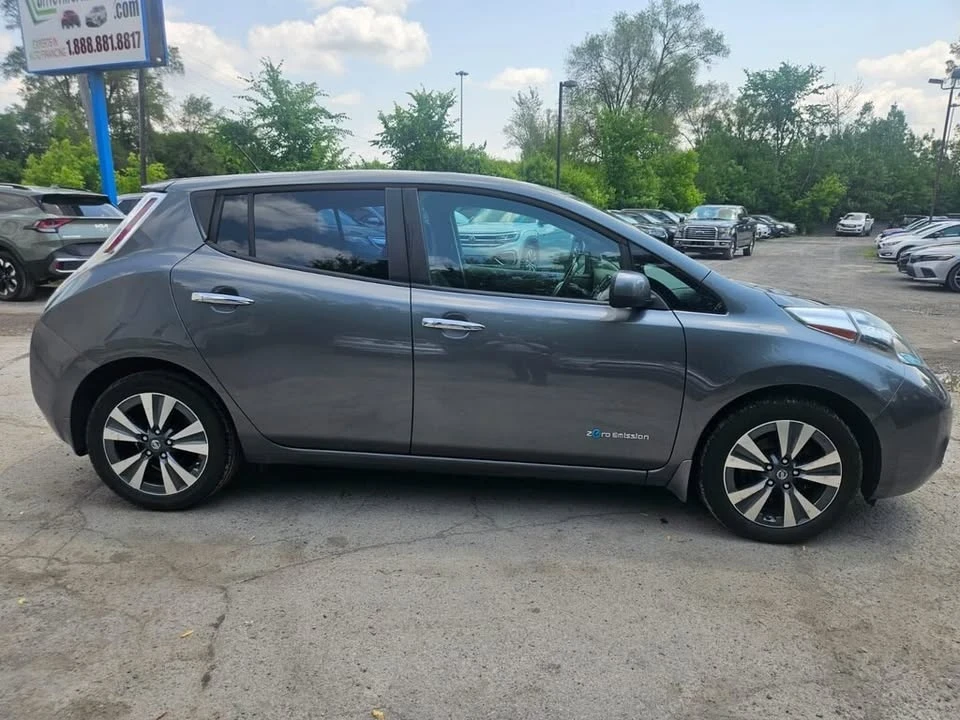 2017 Nissan Leaf - Image 2 of 18