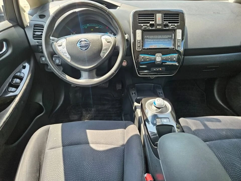 2017 Nissan Leaf - Image 10 of 18