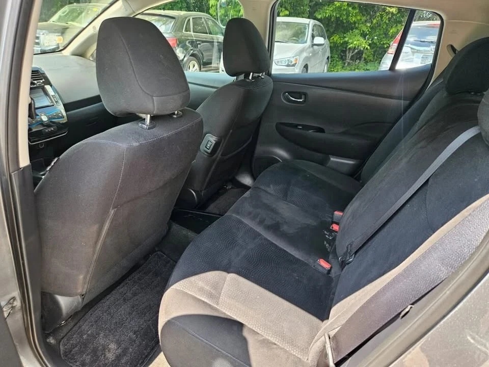 2017 Nissan Leaf - Image 12 of 18