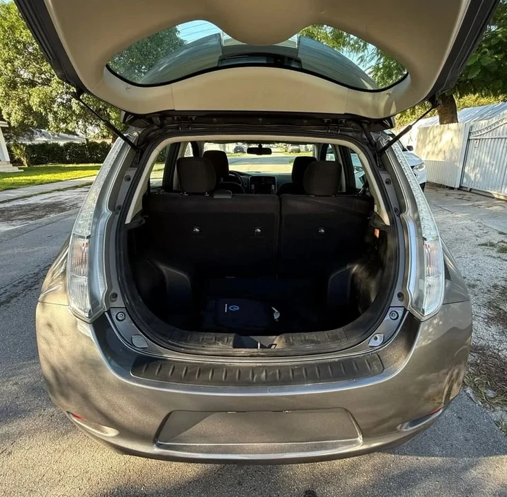 2017 Nissan Leaf - Image 5 of 18